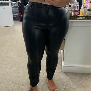 Black “leather” pants Fashion nova 2x
